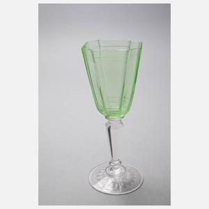 Vier Weingläser Uranglas