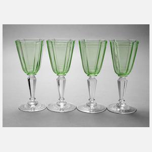 Vier Weingläser Uranglas