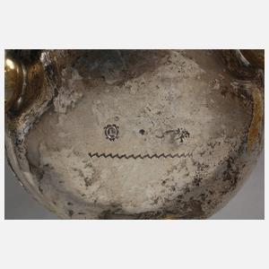 Großer Kugelfußbecher mit Deckel