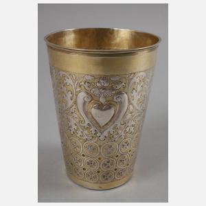 Übergroßer Silberbecher