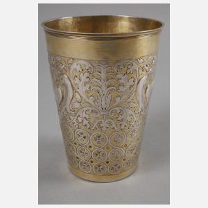 Übergroßer Silberbecher