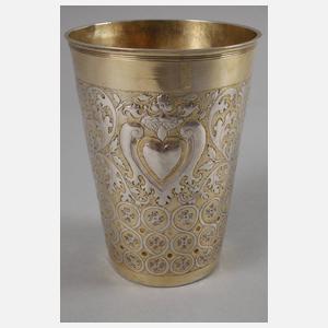 Übergroßer Silberbecher