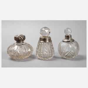 Drei Flakons mit Silberdeckel
