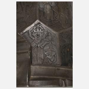 Mächtige schwere Schleifkanne