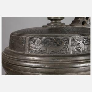 Mächtige schwere Schleifkanne