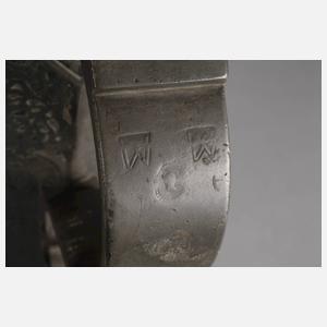 Mächtige schwere Schleifkanne