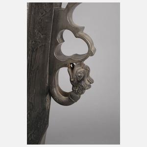 Mächtige schwere Schleifkanne