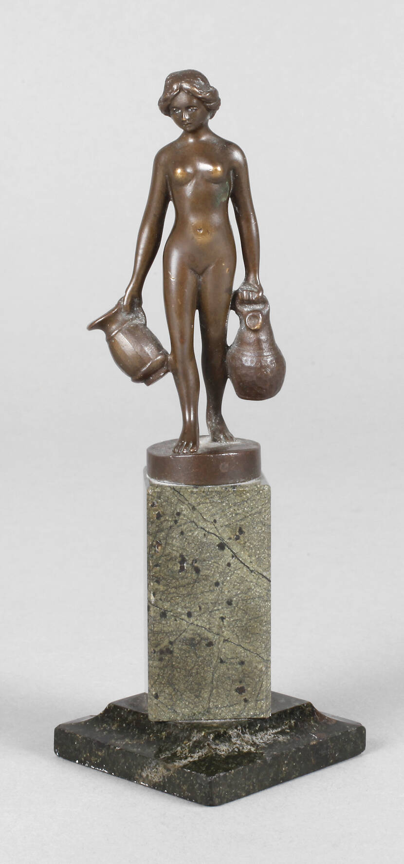 W. Lange, Wasserträgerin