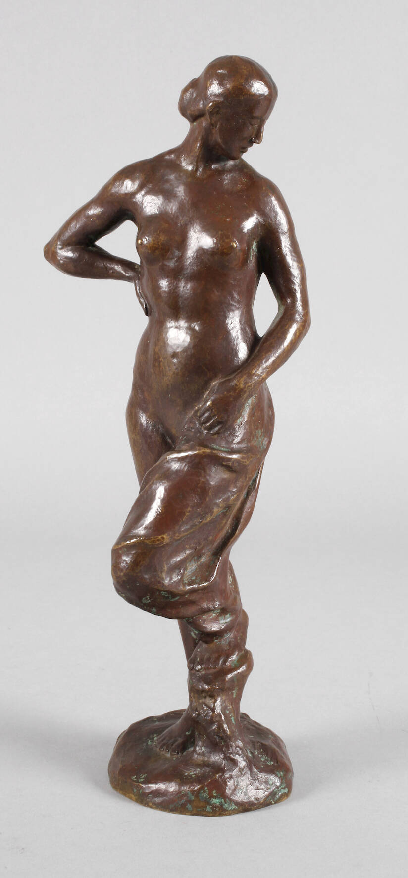 Kurt Kluge, stehender weiblicher Akt