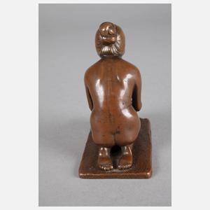 Kniender Mädchenakt