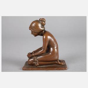 Kniender Mädchenakt