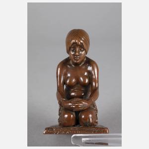 Kniender Mädchenakt