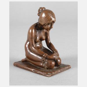 Kniender Mädchenakt