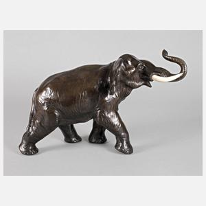 Großer schreitender Elefant