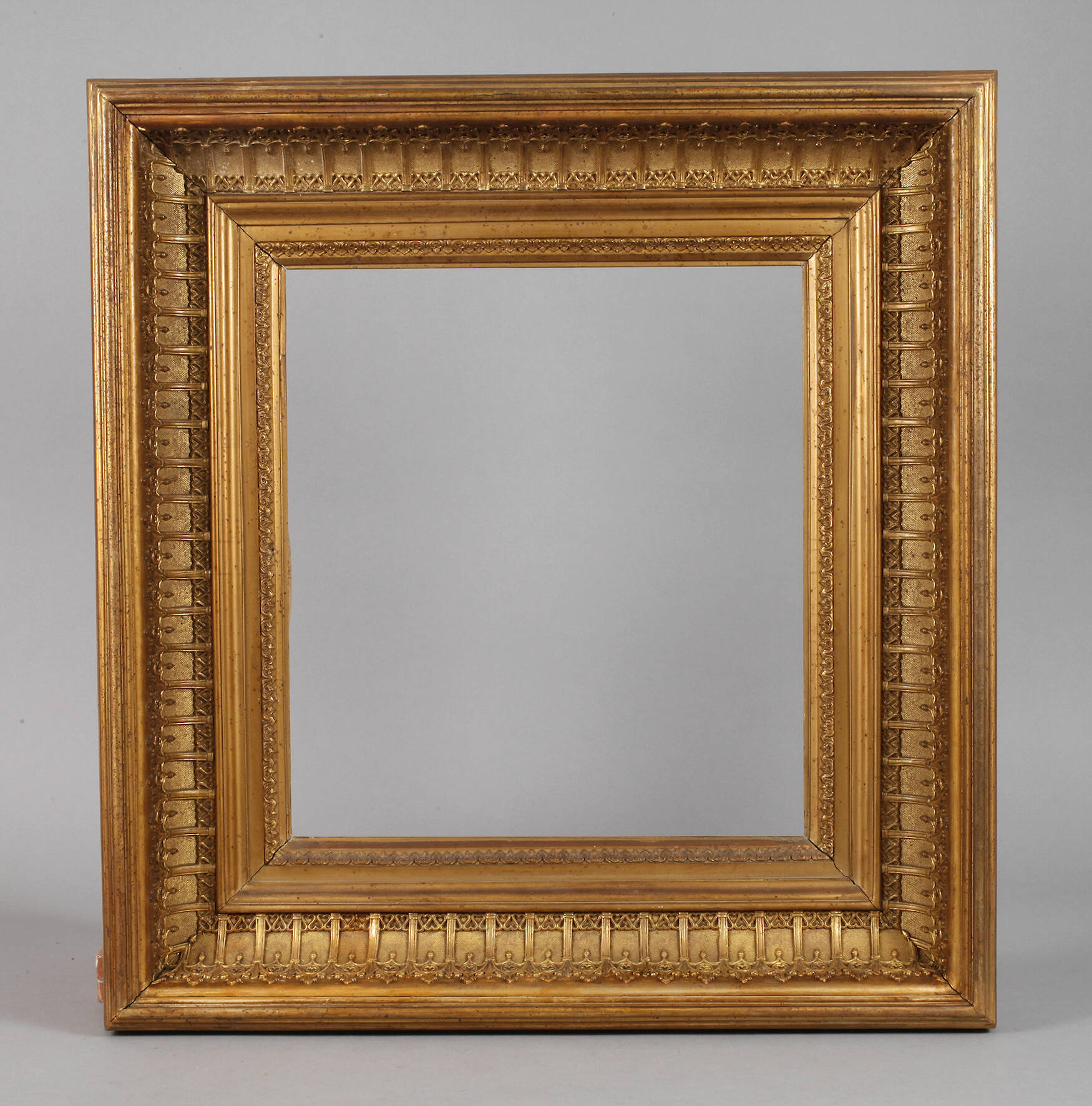 Neogotische Goldstuckleiste