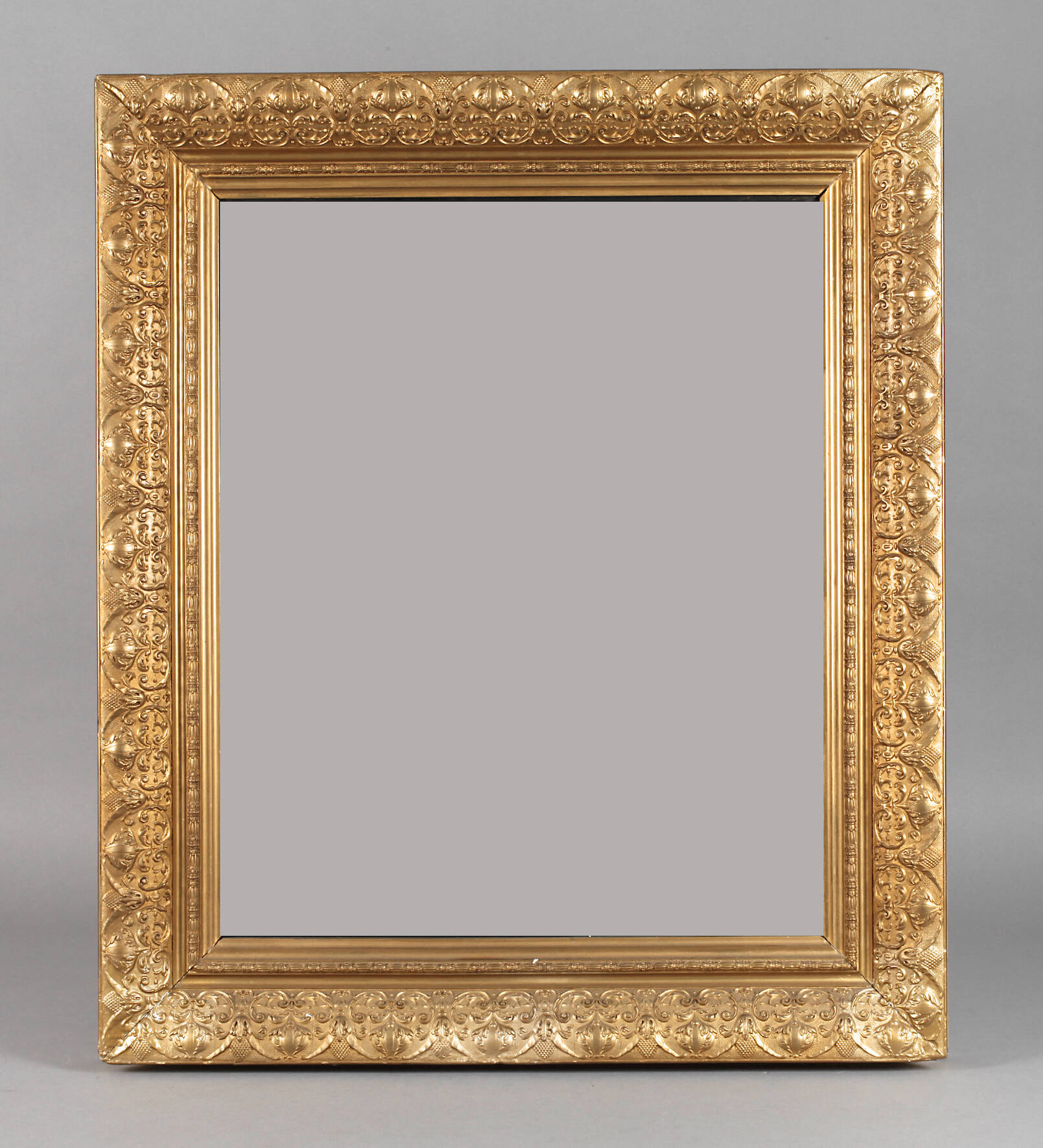 Breite Goldstuckleiste