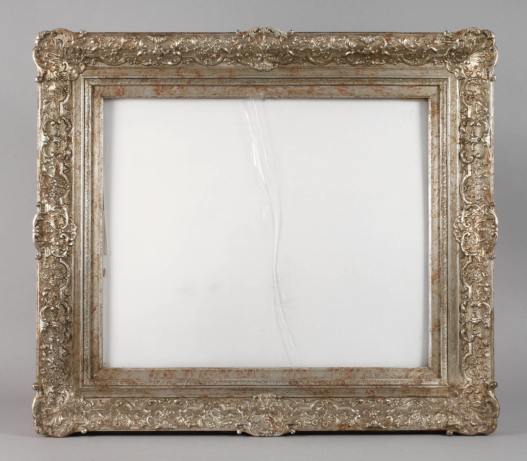 Großer versilberter Prunkrahmen