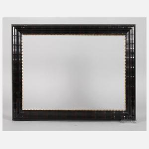 Dunkle gewellte Lackleiste