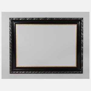 Große schwarze Lackleiste